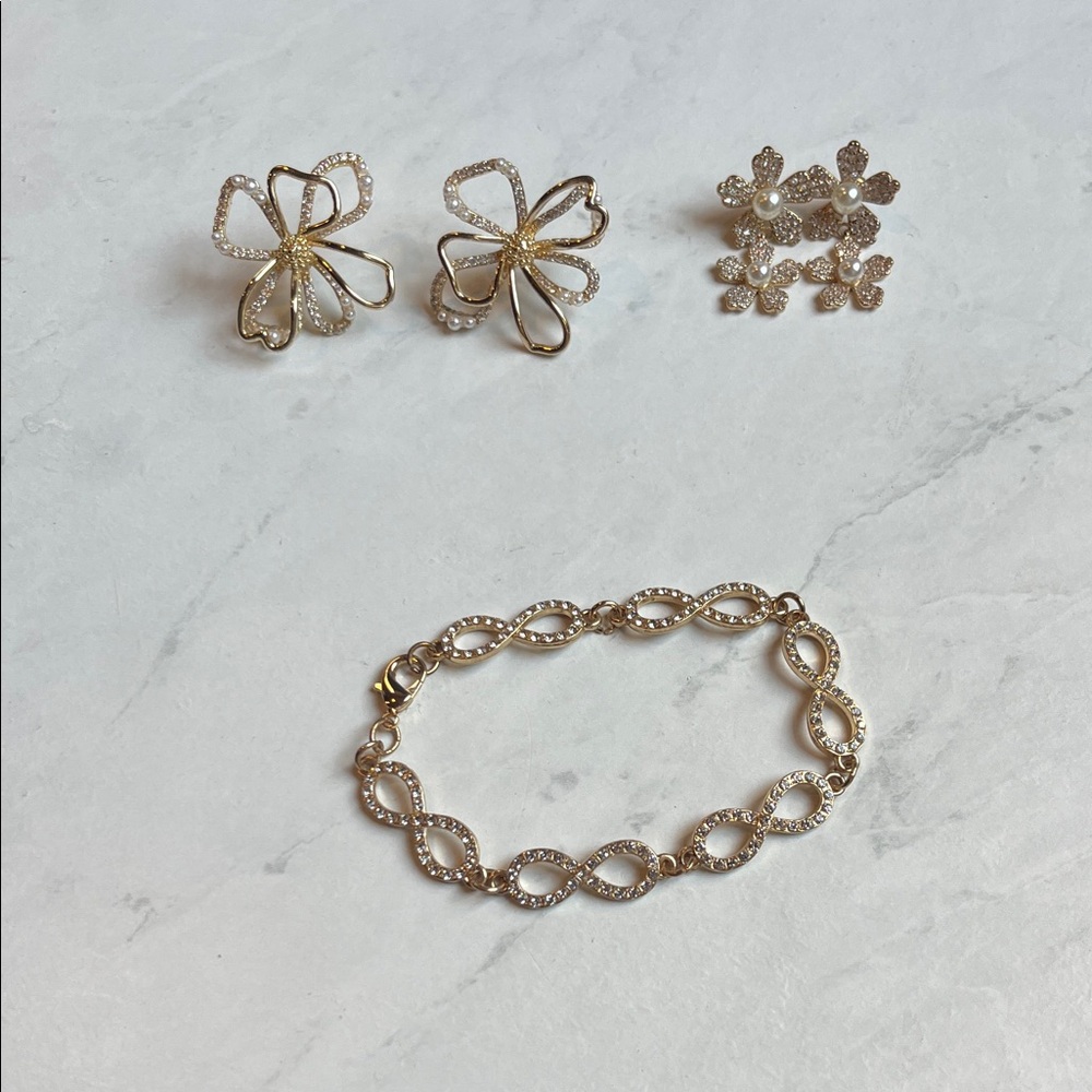 Gold Floral Earrings and Bracelet Set